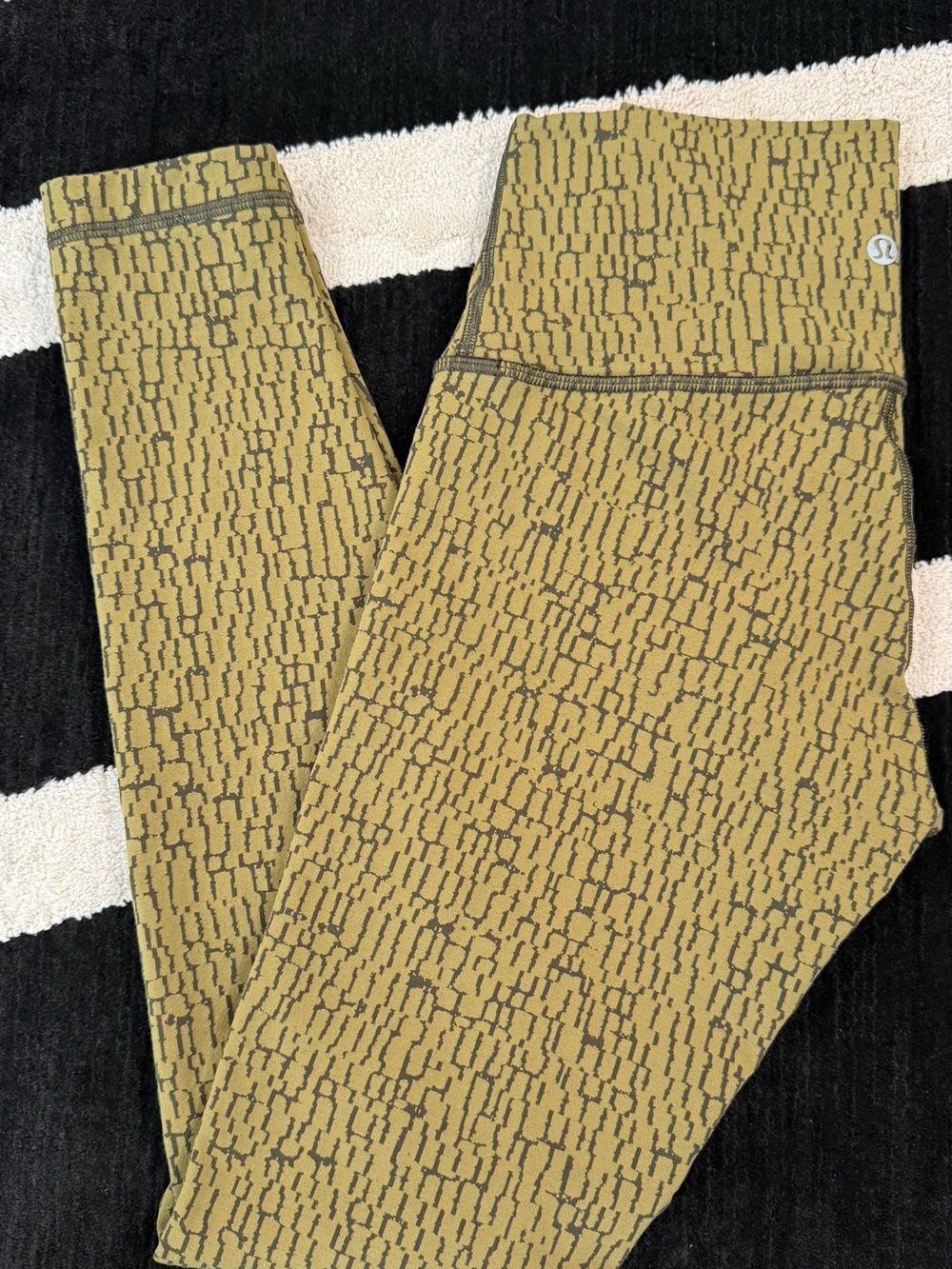 lululemon olive green patterned active leggings